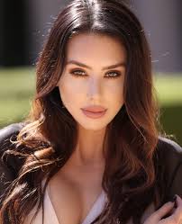 Alexis Fallon's Instagram, Twitter & Facebook