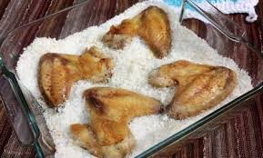 Lo so, non ti aspetteresti mai una ricetta da me. Pollo Al Sale Cucinare Facile