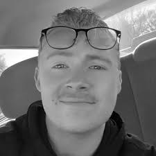 Who can recommend a photographer for a large group?