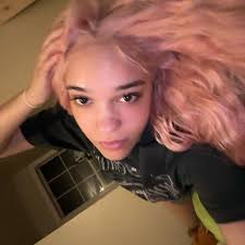 Where to find a good nail technician in Radcliff, Kentucky?