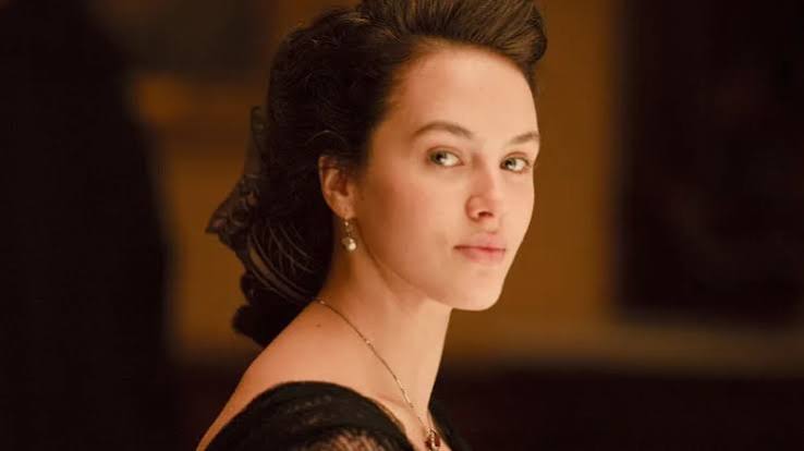 Downton Abbey: Why Lady Sybil Actress Jessica Brown Findlay Left After 3  Seasons