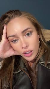 Maria Mcleod's Instagram, Twitter & Facebook