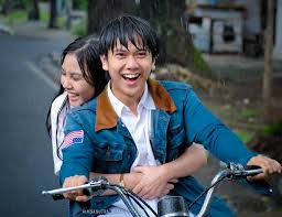 The movie (2013), dilan 1990 (2018), and teman tapi menikah (2018). 4 Seleb Cewek Jelita Yang Jadi Pasangan Iqbaal Ramadhan Di Film Paling Cocok Sama Siapa Semua Halaman Cewekbanget