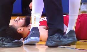 San antonio spurs star kawhi leonard will likely return within two weeks from a hand injury, league sources told yahoo sports. Fred Vanvleet Bleeding From Eye After Hard Hit From Shaun Livingston Graphic Images Other Sport Express Co Uk