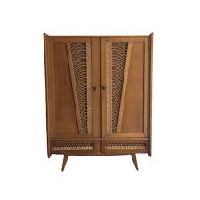 Les armoires enfants soldées chez le leader français de la vente en ligne sont aussi idéales pour donner un côté plus esthétique à la pièce tout en la rendant fonctionnelle. Armoire Vintage Rotin Pieds Compas