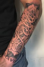 However, with gender roles debilitating, men can also rock this tattoo with their meaning for it. Tatto Rose Arm Tattoo With Names