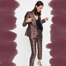 Le tapis rouge est la parfaite occasion de faire une véritable déclaration de mode en portant un smoking original. Le Top 10 Des Smokings