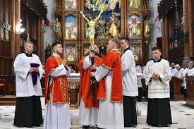 Liturgia męki pańskiej rozpoczyna się bez śpiewu na wejście. Wielkopiatkowa Liturgia Meki Panskiej W Archikatedrze