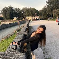 Best AI Chat Character Sara Esposito: Explore Profiles & User  comment|Polybuzz AI Chat