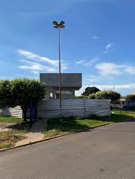?? Olha o estado da rodoviária de Três Lagoas (MS)! Uma obra que está há  anos parada, sem estrutura adequada, sem conforto e sem dignidade pra quem  precisa usar o espaço todos