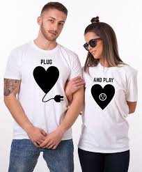 Camisetas Personalizadas Para Casal De Namorados Usarem Juntos Mainstream Are Cute T Shirts People Are Coming Up With All Sorts Of Cute Designs For T Shirts For Cou Matching Couple Shirts Couple Shirt Design Couple Shirts