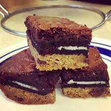 Chocolate Chip Oreo Cookie Brownies Press Into 9x13 Pan 1 Tollhouse Cookie Dough Roll Laye Oreo Stuffed Chocolate Chip Cookies Brownie Oreo Cookie Desserts