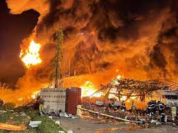 ภาพความเสียหายจากเหตุระเบิดโรงงานผลิตโฟมและเม็ดพลาสติก บริษัท หมิงตี้ เคมีคอลจำกัด ในซอยกิ่งแก้ว 21 ต.บางพลีใหญ่ อ.บางพลี จ. Chh9fv2m5x0wlm