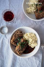 Nussbraten Mit Brauner Sosse Und Kartoffelpuree Rezept Mit Video Kitchen Stories Rezept Truthahn Rezept Kartoffelpuree Rezepte