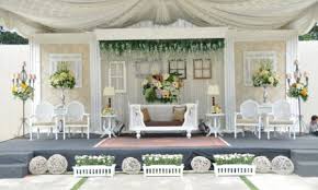 Dekorasi pernikahan tak selalu dibuat romantis dengan ratusan bunga. 5 Konsep Pernikahan Unik Dan Kekinian Ini Bisa Kamu Lirik Jadi Ide Pesta Weddingmu Cermati Com