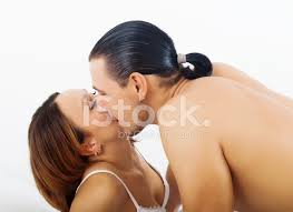 Die figuren haben patentierte elastische körper für besonders realistische bewegungsabläufe. Liebespaar Im Bett Kussen Stockfotos Freeimages Com