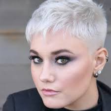 kurze haare on instagram eine sehr schone farbe und frisur pixie pixiecut short cropped hair super short hair short hair styles