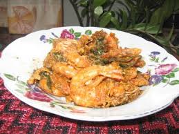 Terdapat berbagai macam hasil olahan dengan berbagai bahan dasar yang kemudian dipadu padankan dengan saus telur asin. Relakslah Sekejap Resepi Udang Goreng Telur Asin