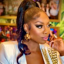 Deirdre Everett's Instagram, Twitter & Facebook