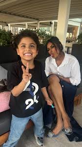 Family shoot 📸 Dressed by the legendary @chandimal_jayasinghe captured  perfectly by the talented @prasanna_iroshan Ishadi Amanda shone in a  traditional saree by @nayomawijesinghe Designs made with exquisite fabric  by @real_silk.lk and paired