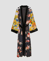 Izobrazhenie 8 Iz Kombinirovannoe Kimono V Stile Pechvork Ot Zara Kiyafet Kadin Modasi Elbise