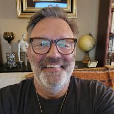 Saturday night with "Barry Manilow's Wardrobe" at The Corner Pocket in  Williamsburg hearing covers of MTV alternative hits of the 80's