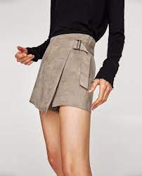 Jupe short femme sport grande taille été blanche noire court legging ventre plat anti cellulite minceur shorts amincissant sudation collants skinny elastique moulant yoga pantalon. Falda Pantalon Efecto Ante Ver Todo Faldas Mujer Zara 22 95 Blackfriday 18 36 Suede Shorts Outfit Shorts Outfits Women Winter Shorts Outfits