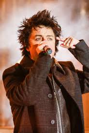 Billie joe armstrong is an american singer, songwriter, musician, and actor who has a net worth of $75 million.armstrong is best known as the lead vocalist of punk. Isolation Billie Joe Armstrong Fuhlt Sich Verlassen Bigfm