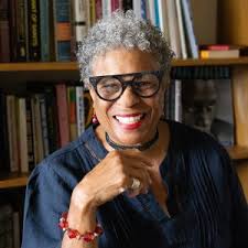 Sandra Adell's Instagram, Twitter & Facebook