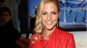 Bis zu ihrem durchbruch bei der castingshow popstars arbeitet. Sandy Molling Hatte Sie Eine Beauty Op Jetzt Spricht Sie Klartext Gala De