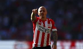 Александр зинченко, полузащитник манчестер сити: Anhelino Stoit Li Zinchenko Opasatsya Novichka Manchester Siti Football Ua