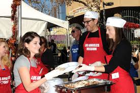 Thanksgiving dinner los angeles 2017. Jen Lilley Los Angeles Mission Thanksgiving Meal For The Homeless 11 22 2017 Celebmafia
