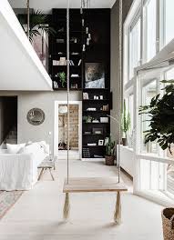 Une Balancoire Dans Le Salon Planete Deco A Homes World Minimalism Interior House Design Minimalist Living Room