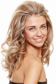 Haare schwarze als auch blonde haare und. Blonde Haare Mit Strahnen In Lockiger Langhaarfrisur Blonde Lange Haare
