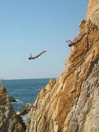 Uno de los atractivos más famosos de acapulco, es el clavado en la quebrada, que pocos saben que no es un lugar natural, sino que fue creado por el hombre en expliquémonos: Archivo Cliffdivers In La Quebrada Acapulco Guerrero Mexico Jpg Wikipedia La Enciclopedia Libre