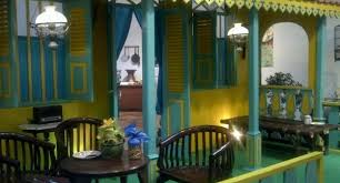 Dan pada saat kenalan tersebut kami sempat menukar nomor telepon rumah. Rumah Adat Betawi Beserta Ciri Khasnya Gambar Lengkap