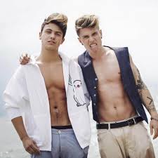 Benji & fede (benjamin mascolo e federico rossi), due ragazzi poco più che ventenni di modena, che si sono conosciuti nel 2010 tramite facebook. Impazza Il Fenomeno Benji E Fede Ecco Il Duo Twink Italiano Gay It