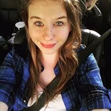 Stephanie Linson's Instagram, Twitter & Facebook