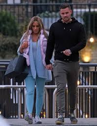 The car salesman shared photos on instagram of katie moving back into her mucky mansion and told followers he got a five star review from his dolly. Katie Price With Boyfriend Carl Woods Out In London 28 Gotceleb