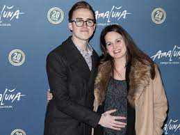 His wife giovanna fletcher has been wowing in the i'm a celebrity castle, winning over her campmates as the mother figure on the show. Mcfly S Tom Fletcher And Wife Giovanna Are Planning To Take Placenta Home Following Birth Mirror Online