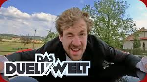Damit hätte luke mockridge wohl nicht gerechnet. Luke Mockridge Auf Dem Autodach Das Duell Um Die Welt In Tschechien Preview Prosieben Youtube