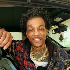 Ebony Qualls's Instagram, Twitter & Facebook