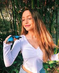 Sydneyserena Guys I Found The Real Life Butterfly Emoji Girl Photography Poses Cute Girl Outfits Girl Photography