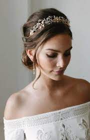 Bridal Hairstyles With Headband And Veil Crystals 17 Ideas Wedding Hairstyles With Crown Tiara Hairstyles Trendy Wedding Hairstyles