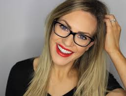 Halloween schminken frauen halloween gesicht schminken halloween schminktipps halloween make up ideen karneval schminken fasching schminken haare und beauty make up augen schminke mit brille dekoideen zum selbermachen kreative frisuren lidschatten anleitung beauty. Schminken Mit Brille 30 Wunderschone Ideen Und Videos