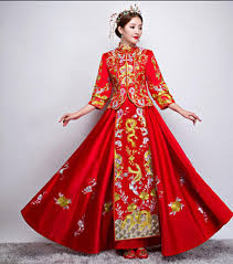 Untuk wanita, chut thai terdiri dari pha nung atau gaun dan pha biang, kain yang menyerupai syal dan menutupi dada. Tak Hanya Cheongsam Ini Deretan Busana Tradisional Tiongkok Untuk Rayakan Imlek Merahputih