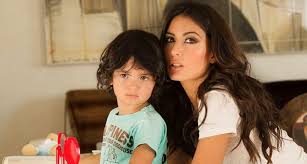 She is an actress, known for ammen (2020), made in china napoletano (2017) and my father jack (2016). Elisabetta Gregoraci Post Triste Il Figlio Nathan Falco In Sala Operatoria