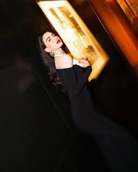 Rawan Bin Hussain - Free sexy pics, galleries & more at Babepedia