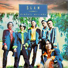 Hingga kini lagu tersebut masih banyak digemari, bahkan sempat dinyanyikan ulang oleh pedangdut via vallen. Slam Gerimis Mengundang Gerimis Mengundang By Viiaviiu On Smule Social Singing Karaoke App