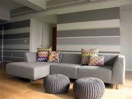 Poppige Wandfarben Fur Streifen Erwecken Ein Neues Wohngefuhl Wohnzimmer Design Wohnzimmer Farbe Und Gestreifte Wande